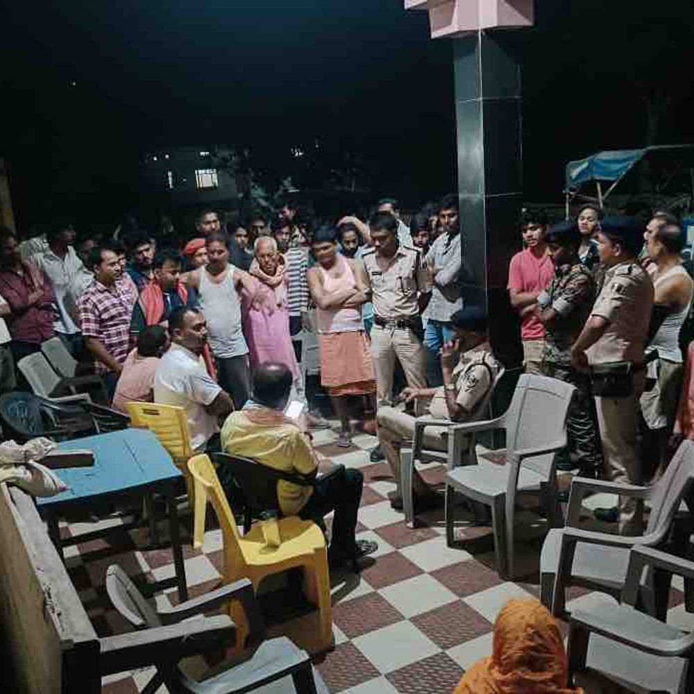 मोतिहारी में हार्डवेयर व्यवसायी के घर फायरिंग:5 अपराधी बाइक से पहुंचे, परिवार बाल-बाल बचा, पहले दुकान में घुसकर मारी थी गोली