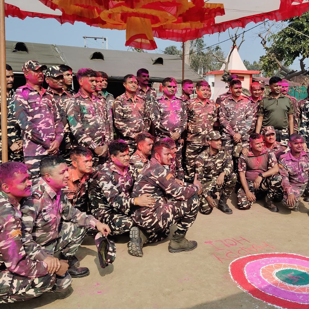 नेपाल चुनाव और होली के मद्देनज़र सीमा पर हाई अलर्ट:एसएसबी का सघन निरीक्षण, नेपाल के जवानों संग मनाई रंगों की होली