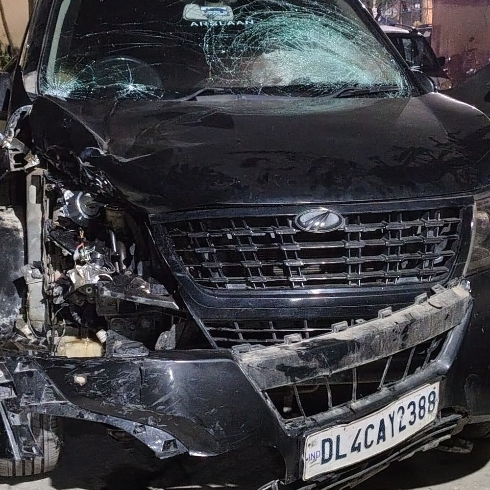 तेज रफ्तार XUV ने बाइक को टक्कर मारी, एक की:बरेली के बहेड़ी में हादसा, एक घायल; ड्राइवर फरार