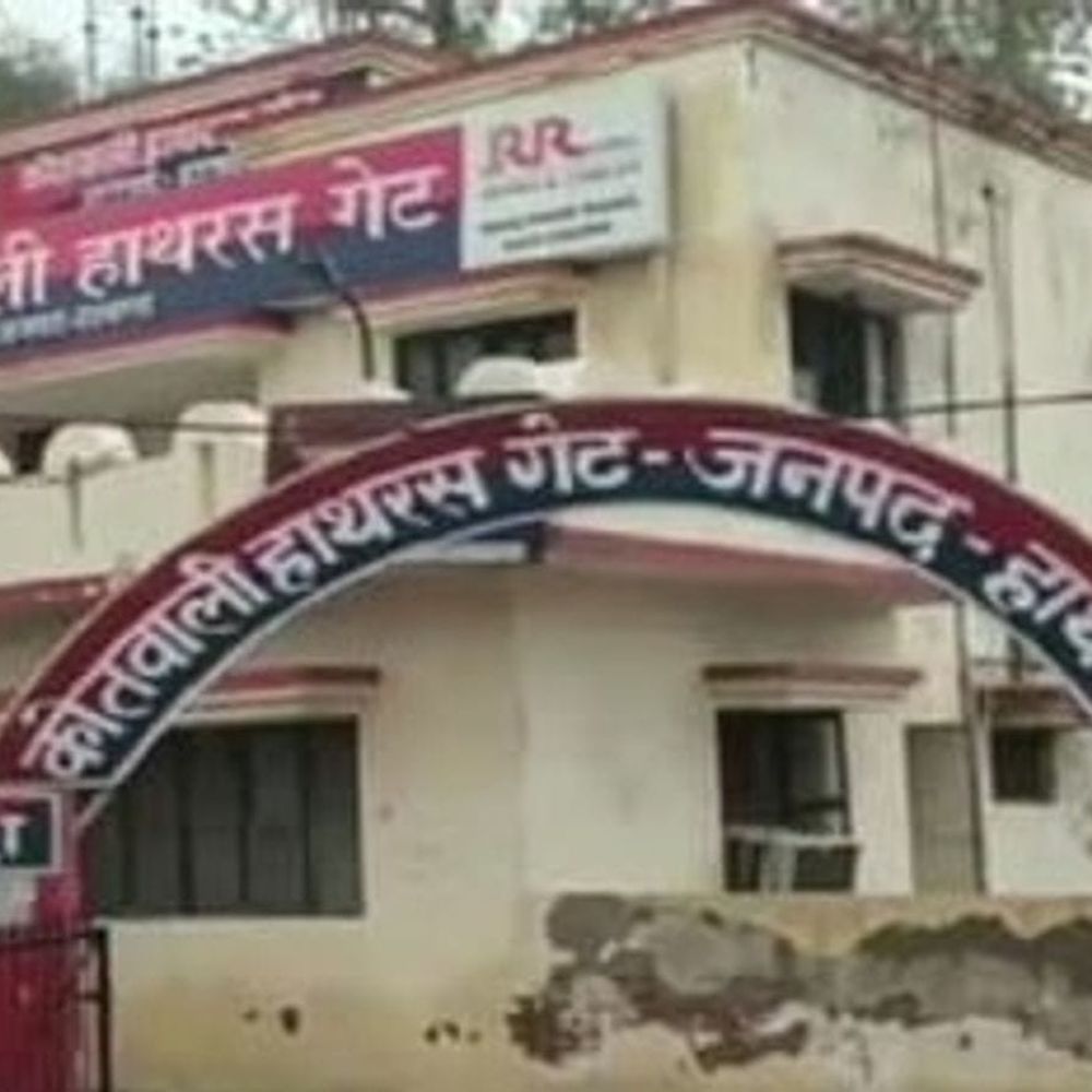 हाथरस में दो पक्षों में जमकर मारपीट और पथराव:मौके पर पहुंची पुलिस पर भी पत्थर फेंके, 41 पर मुकदमा दर्ज