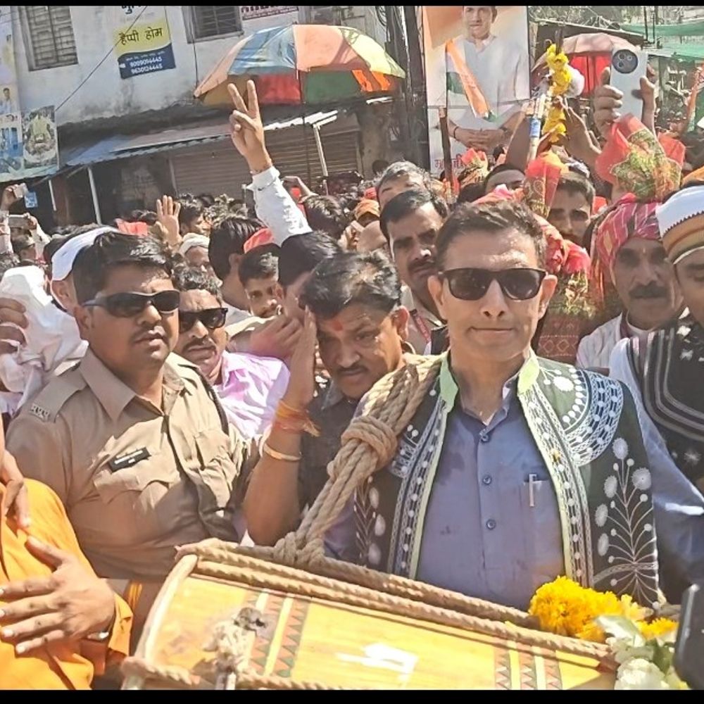 झाबुआ भगोरिया में जीतू पटवारी ने बजाया ढोल:बीजेपी-आप और बाप-जयस ने निकाली गेर, मांदल की थाप पर थिरके नेता