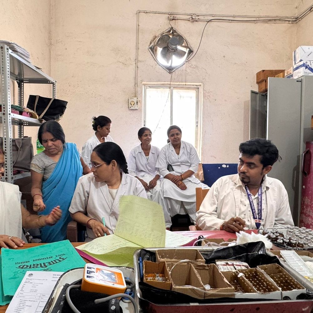 नवादा सदर अस्पताल में 8 महीने से नहीं बदला रोस्टर:कर्मचारियों ने मनमानी का लगाया आरोप, प्रबंधन बोला- जल्द होगा सुधार