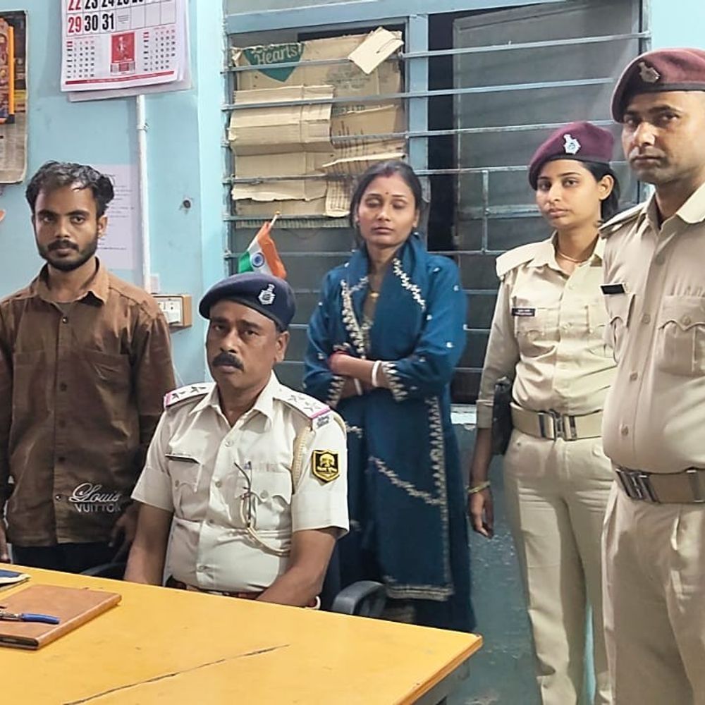 मुजफ्फरपुर में लूटेरा गैंग के पति-पत्नी अरेस्ट:स्टेशन पर अकेली महिला को बेहोश कर लूटा, दूसरे को शिकार बनाने पहुंचे तो पुलिस ने दबोचा