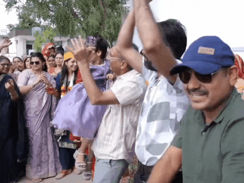 घूंघट नहीं, स्वाभिमान की सवारी:शाही बिंदोरी में दिखा बेटी का मान, महिला अधिकारिता विभाग का नवाचार, सुपरवाइजर अल्का पूनियां ने घोड़ी पर सवार होकर दिया समानता का संदेश