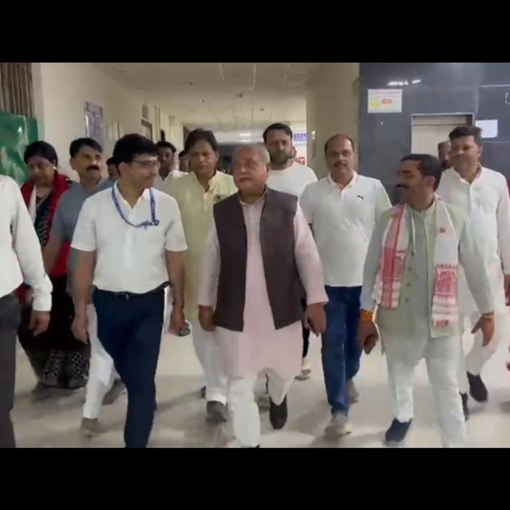 मुरैना जिला अस्पताल में मरीजों से मिलने पहुंचे विधानसभा अध्यक्ष:नेत्र शिविर में हुए ऑपरेशन के बाद व्यवस्थाओं का लिया जायजा