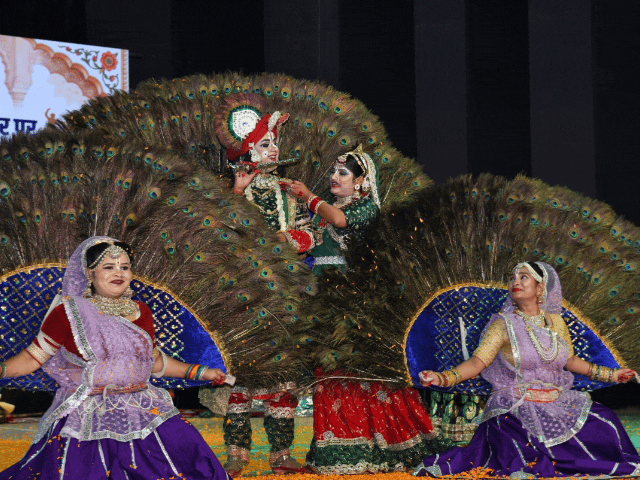 जोधपुर में कान्हा ने राधा संग खेली होरी:सिर पर मटके रखकर किया डांस, राजस्थान दिवस पर सांस्कृतिक संध्या