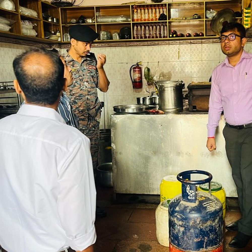 मुजफ्फरपुर में अवैध LPG भंडारण पर प्रशासन सख्त:250 जगह रेड, 30 सिलेंडर जब्त, 4 FIR दर्ज, घरेलू सिलेंडर का हो रहा था व्यावसायिक इस्तेमाल