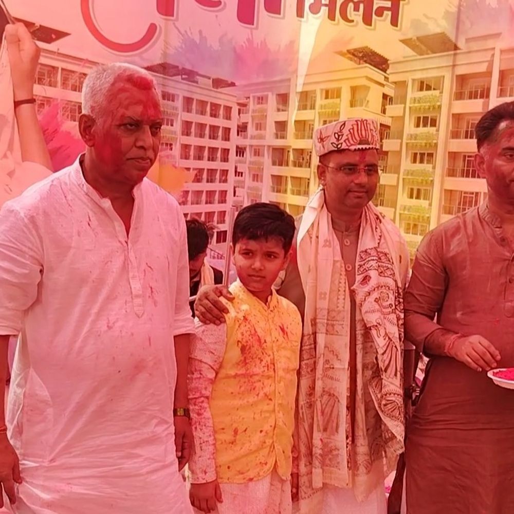 दरभंगा के केवटी पत्रकार सदन में होली मिलन समारोह:सौहार्द-एकता का दिखा संदेश, थानाध्यक्ष भी हुए शामिल, कहा- ये सामाजिक एकता का पर्व