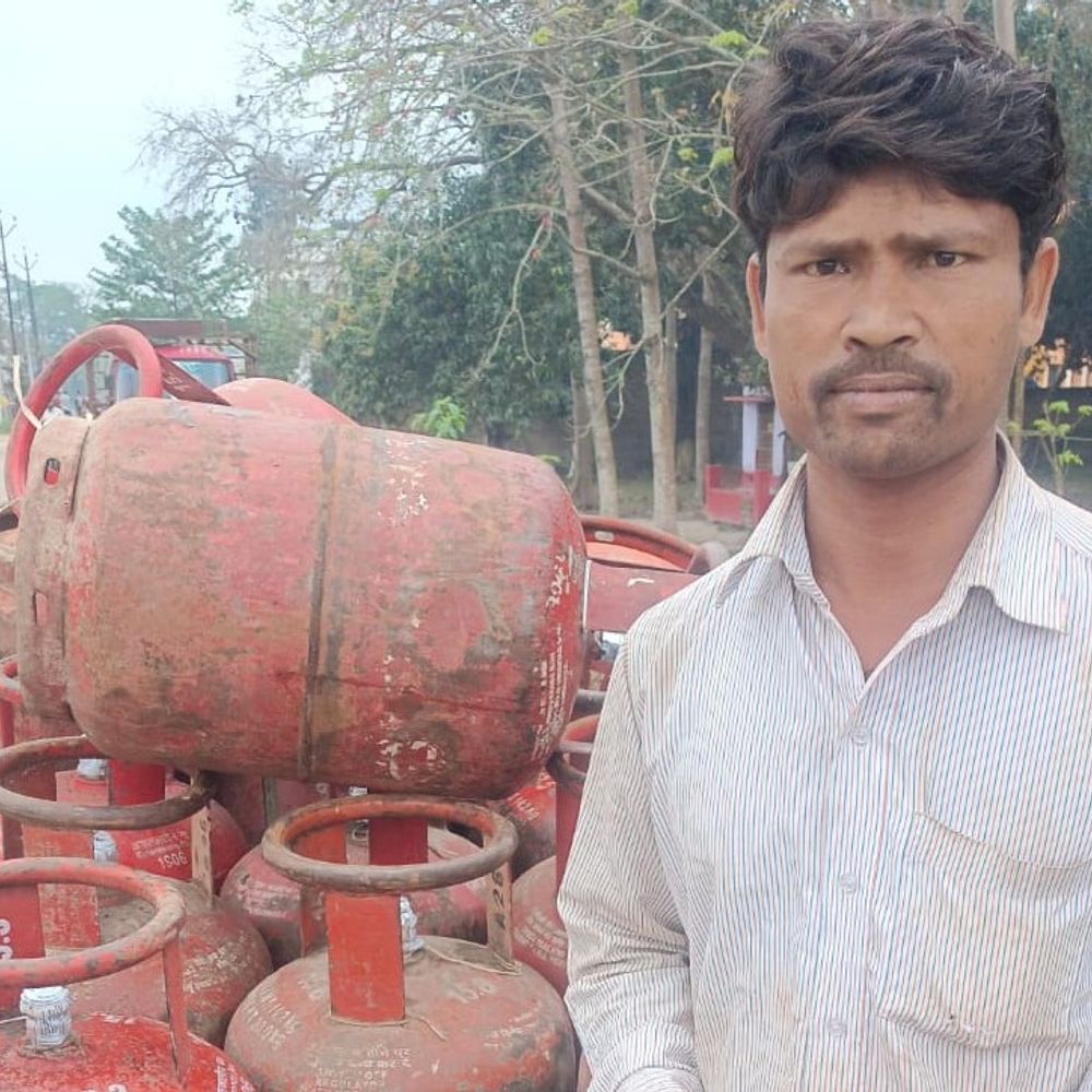 दरभंगा में 20 गैस एजेंसियों, होटलों पर छापेमारी:23 मार्च को 25,240 सिलेंडर मिलने की संभावना, आपूर्ति को लेकर प्रशासन सख्त