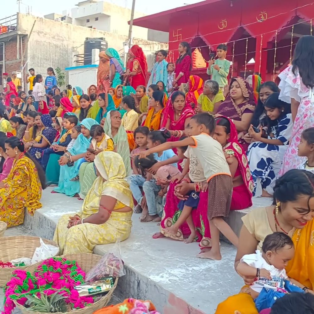 दरभंगा में चैती छठ की दिखी धूम:सूर्य को अर्घ्य के साथ दिखी आस्था की झलक, घाटों को आकर्षक ढंग से सजाया