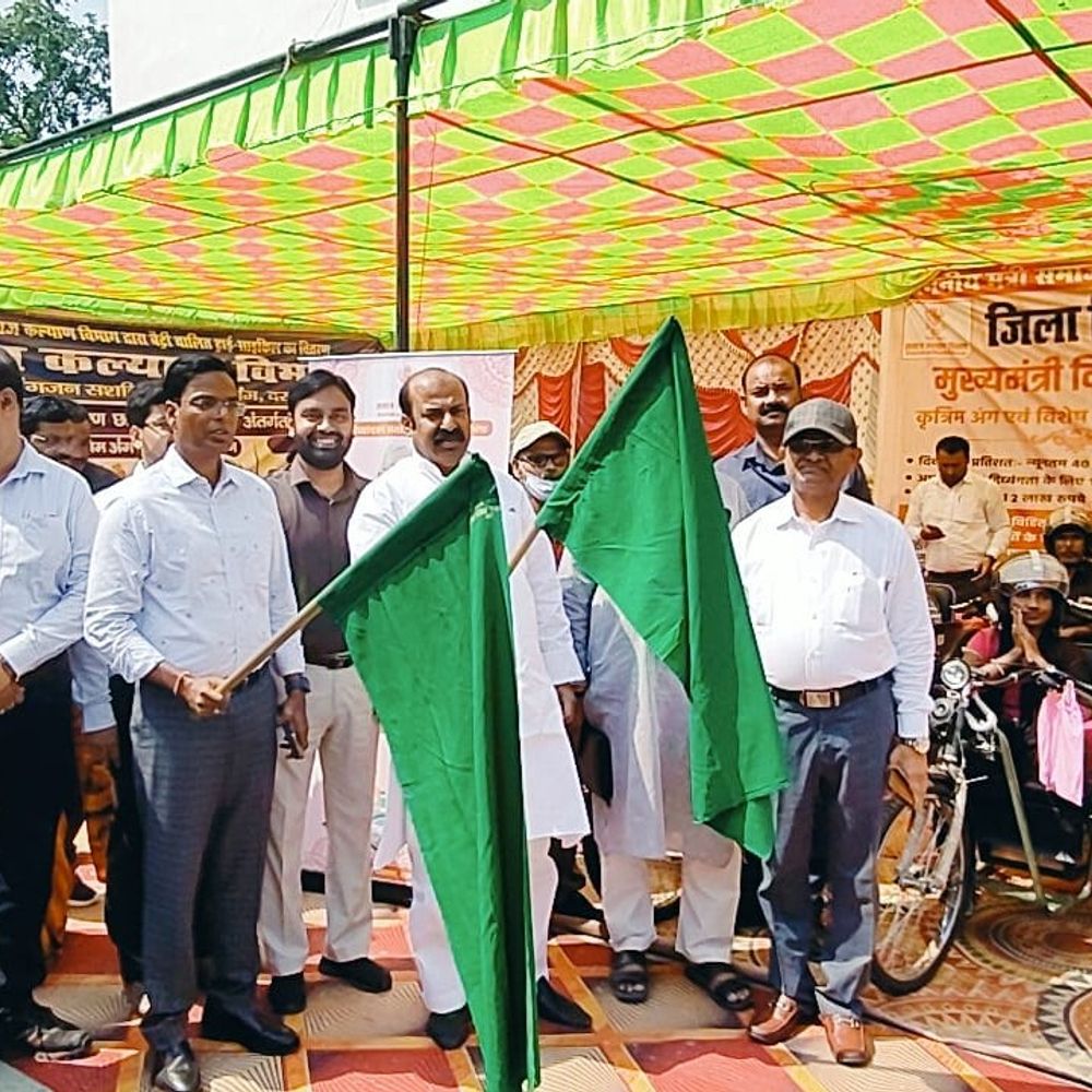 दरभंगा में मंत्री ने किया पालनाघर का उद्घाटन:दिव्यांगजनों को मिली 100 मोटराइज्ड ट्राईसाइकिल, नेत्रहीन बच्चों के लिए खुलेंगे स्कूल