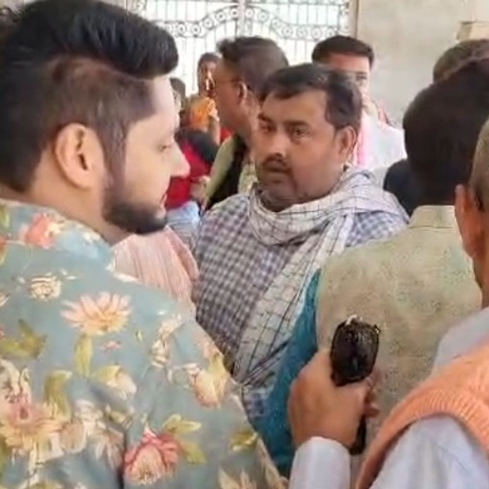 दरभंगा में वाणेश्वरी महोत्सव में उमड़ी आस्था की भीड़:महाआरती में उमड़ी हजारों श्रद्धालुओं की भीड़, महाआरती में उमड़ा श्रद्धालुओं का जनसैलाब