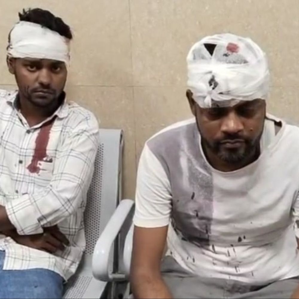 भोजपुर में पिता-पुत्र समेत 3 लोगों की पिटाई:पड़ोसियों ने लाठी-डंडे से किया हमला, खाली जमीन पर मिट्टी भरवाने को लेकर हुआ था विवाद