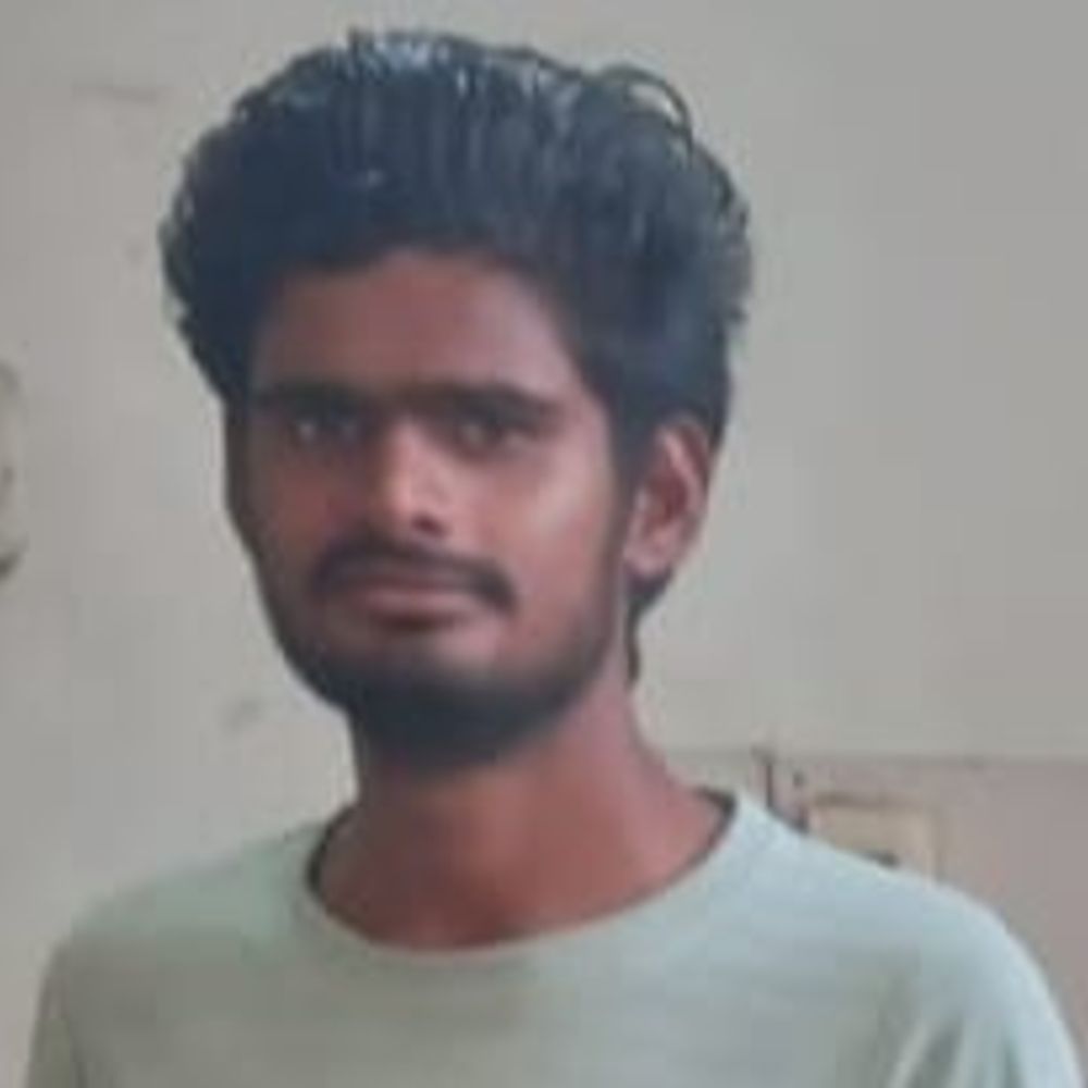 पुलिस की गाड़ी में रील बनाना पड़ा महंगा:भोजपुर में आरोपी युवक गिरफ्तार, पुलिसकर्मी की टोपी पहनकर बनाया था वीडियो