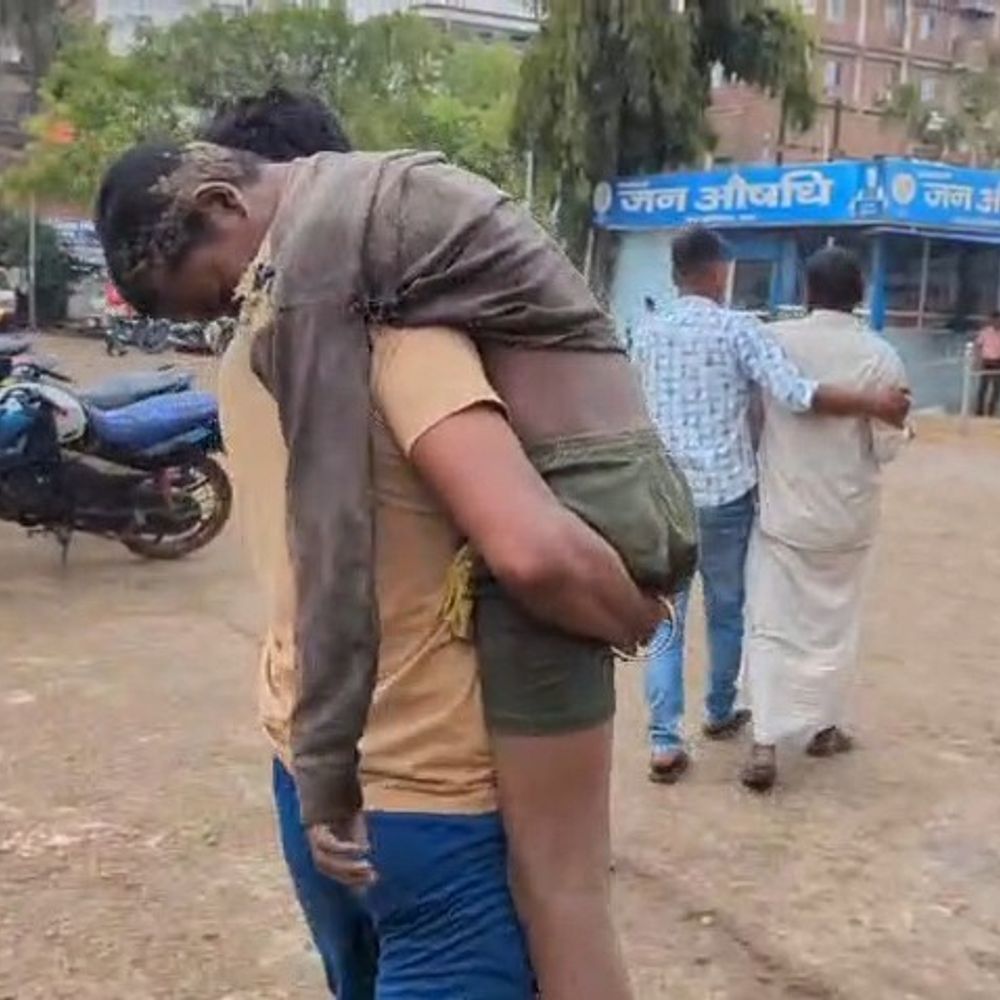 भोजपुर में 12 साल के बच्चे की मौत:दोस्तों के साथ बालू में गड्ढा बनाकर खेल रहा था; अचानक भरभरा कर गिरा, दम घुटने से गई जान