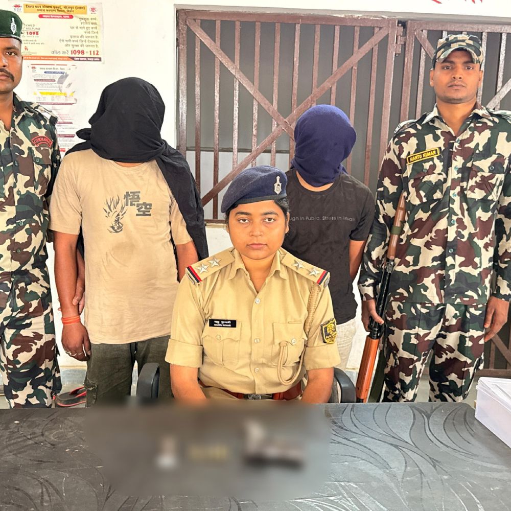 भोजपुर में स्कॉर्पियो सवार 2 बदमाश गिरफ्तार:लोडेड पिस्टल, 5 कारतूस और मोबाइल बरामद; बड़ी वारदात को अंजाम देने की फिराक में थे