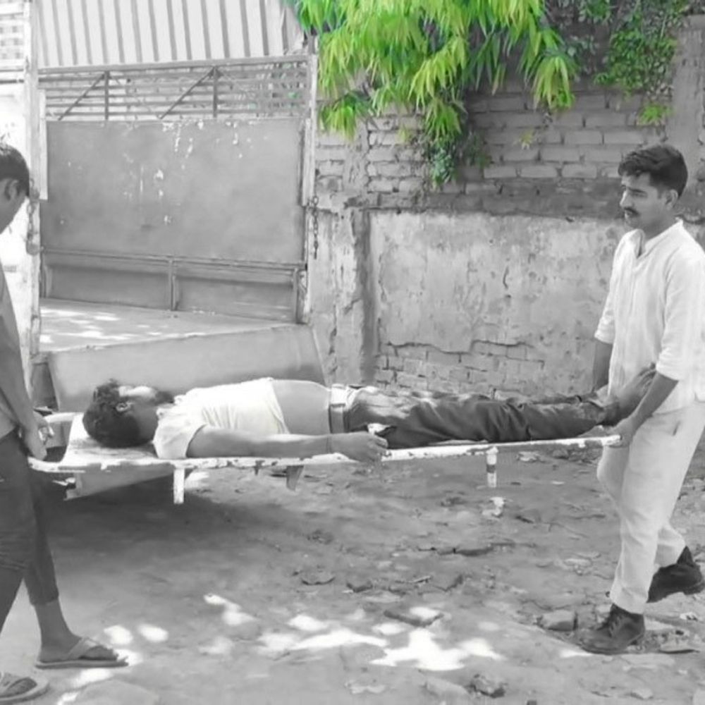 भोजपुर में पंखा से लटका मिला युवक का शव:2 महीना पहले हुई थी लव मैरिज, पत्नी फरार; हत्या कर फंदे से लटकाने की आशंका