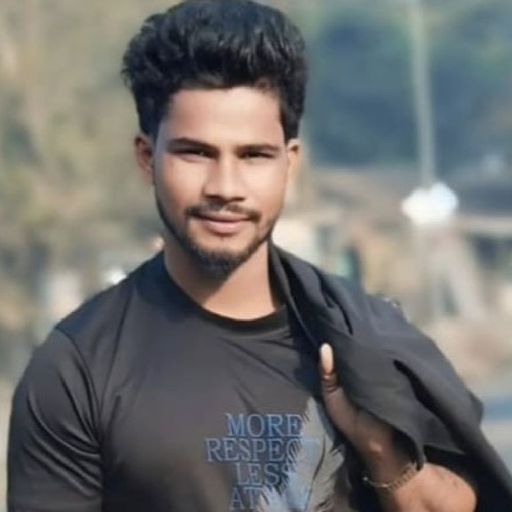 आरा सड़क हादसे में युवक की मौत:दोस्त के साथ बहन के ससुराल से ड्यूटी के लिए जा रहा था; गुस्साए लोगों ने ट्रक में की तोड़फोड़