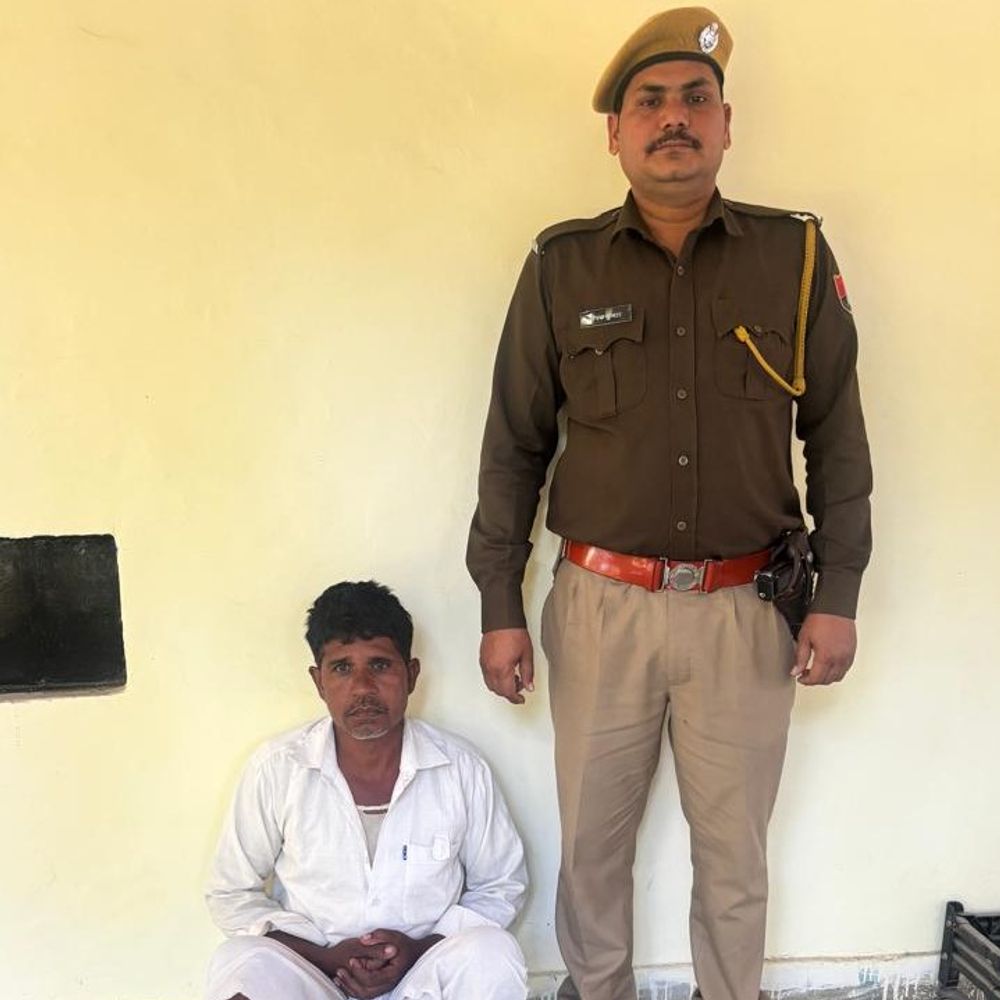 मादक पदार्थो की तस्करी करने वाला ईनामी बदमाश गिरफ्तार:विशेष टीम ने लकड़ी काटने वाले बनकर रैली कर किया गिरफ्तार