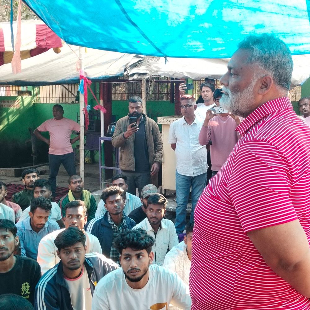 भूख हड़ताल पर बैठे होमगार्ड अभ्यर्थियों से मिले पप्पू यादव:कहा- आपकी लड़ाई में आपके साथ खड़ा हूं; बिहार सरकार से किसी को उम्मीद नहीं है