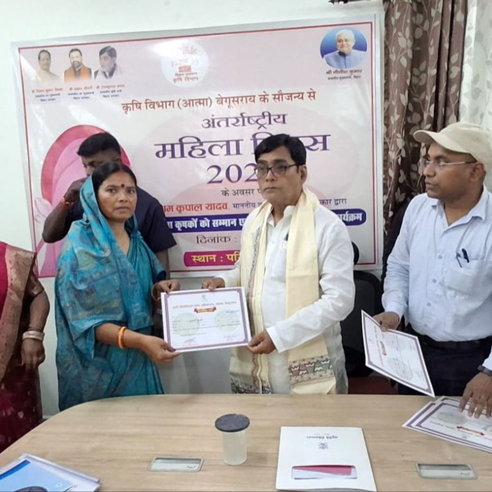 कृषि मंत्री ने महिला किसानों को किया सम्मानित:बेगूसराय में बेहतर काम करने के लिए किया प्रोत्साहित, परेशानी के बारे में जानकारी ली