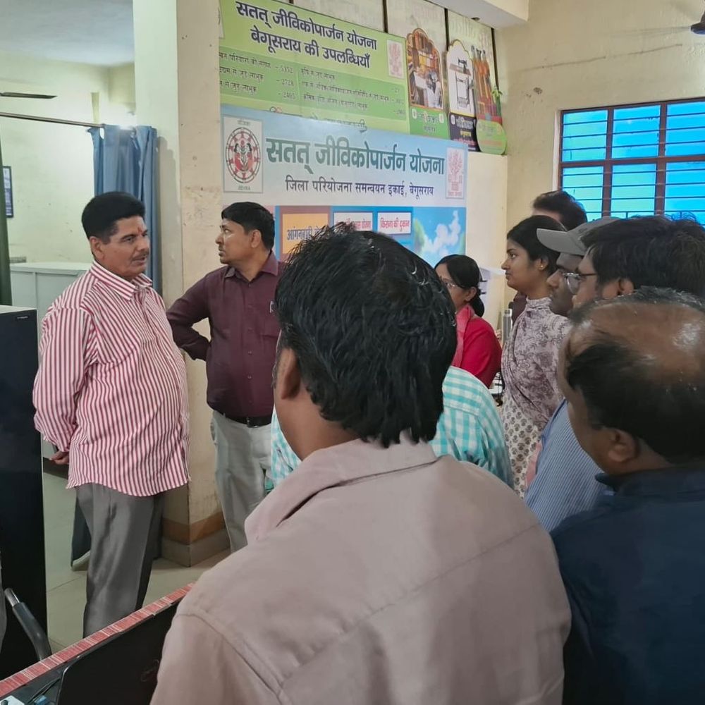 जीविका के निदेशक ने किया जीविका के कार्यों का निरीक्षण:समीक्षा बैठक कर कार्यों में तेजी लाने पर दिया जोर, संचालित योजनाओं की जानकारी भी ली