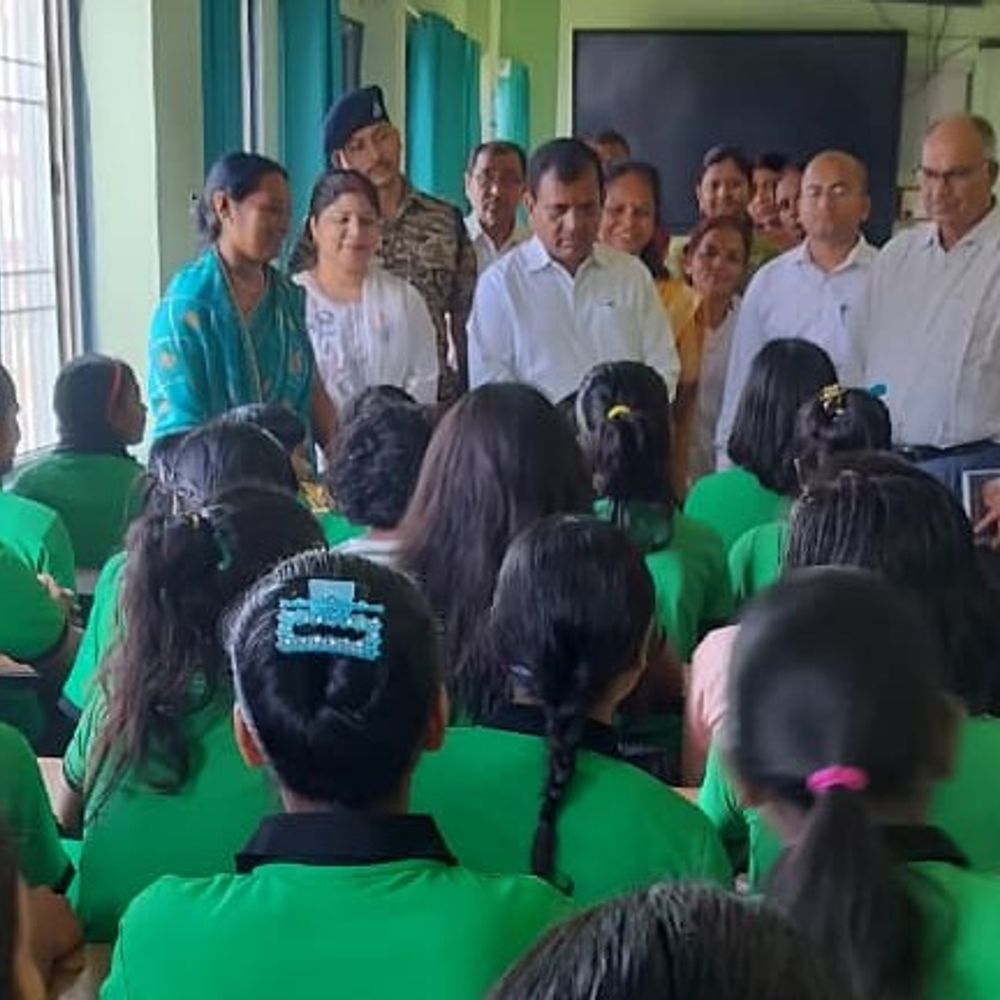 बेगूसराय में डीएम ने किया बालिका गृह का निरीक्षण:बच्चियों से की बात, पढ़ाई-लिखाई और अन्य सुविधाओं की भी ली जानकारी