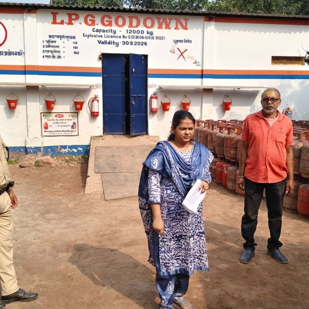 प्रशासन का दावा- रसोई गैस सिलेंडर का अभाव नहीं:बेगूसराय डीएम बोले- औसत मांग से अधिक हो रही है आपूर्ति