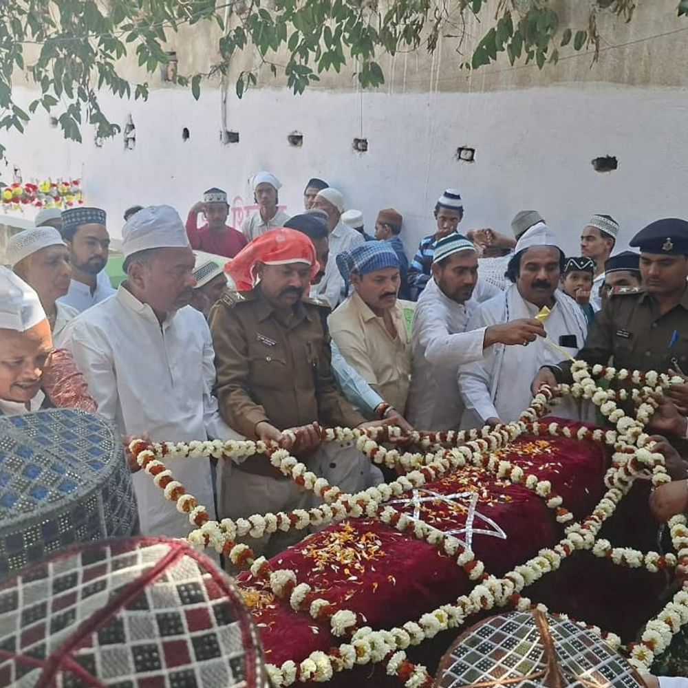 भागलपुर में रमजान के महीने में चादरपोशी:लोगों ने अमन-शांति की दुआएं मांगीं, समाज में सद्भाव बनाए रखने की अपील की