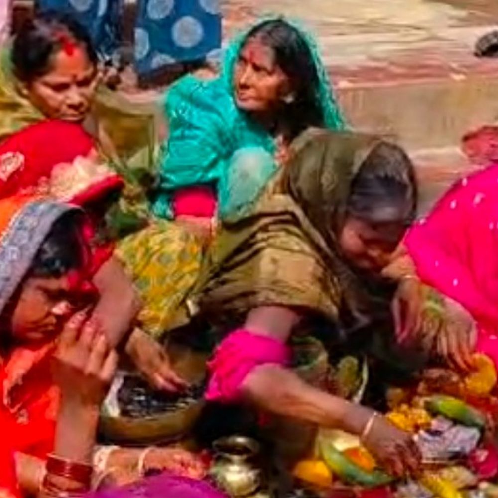 भागलपुर में लोगों ने डोरा पर्व मनाया:सात सप्ताह तक चलेगा त्योहार, परिवार के लिए सुखी समृद्धि की होगी कामना