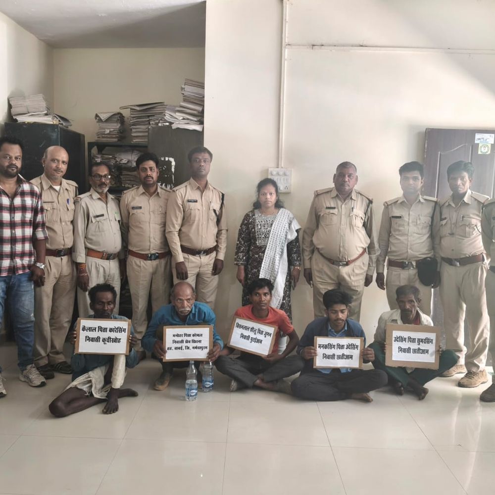 बाघ का शिकार करने वाले बाप-बेटे समेत पांच गिरफ्तार:मृत बैल पर यूरिया डालकर मारा, 2 डॉग ने दो घंटे में शिकारियों को ढूंढ़ निकाला