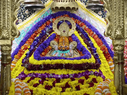 खाटूश्याम बाबा के दर्शन 19 घंटे बंद रहेंगे:26 मार्च रात 10 बजे से 27 मार्च को शाम 5 बजे तक पट नहीं खुलेंगे, विशेष सेवा-पूजा और तिलक-श्रृंगार होगा