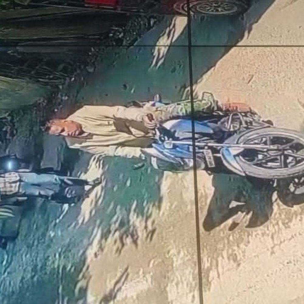 अररिया चोरी के मामलों में सीसीटीवी फुटेज जारी:चोरों की पहचान के लिए जनता से अपील, कुल 73 हजार नकद और मूर्तियां चोरी