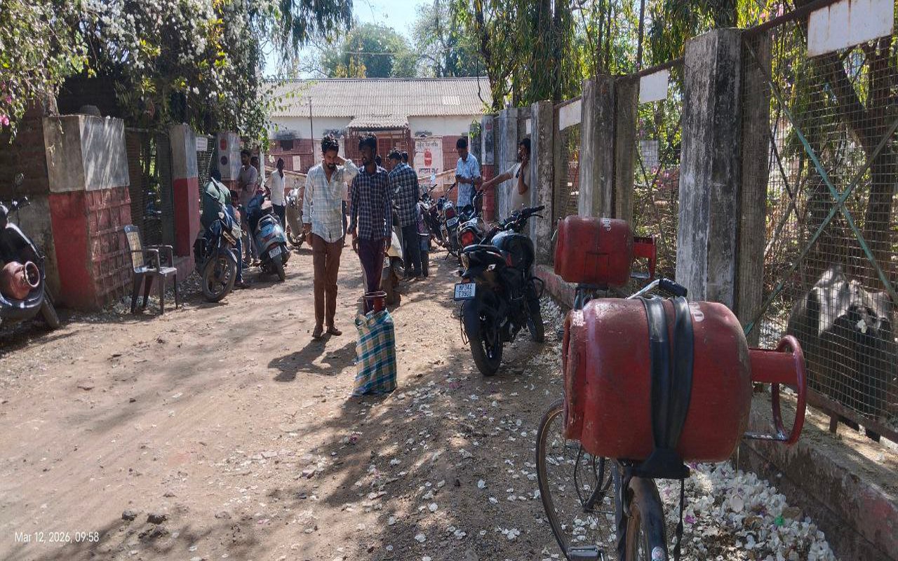 गैस सिलेंडर : न जमीनी हकीकत जानी, न आंकड़ों का अता-पता, फिर भी दमोह कलेक्टर ने बताई सामान्य स्थिति