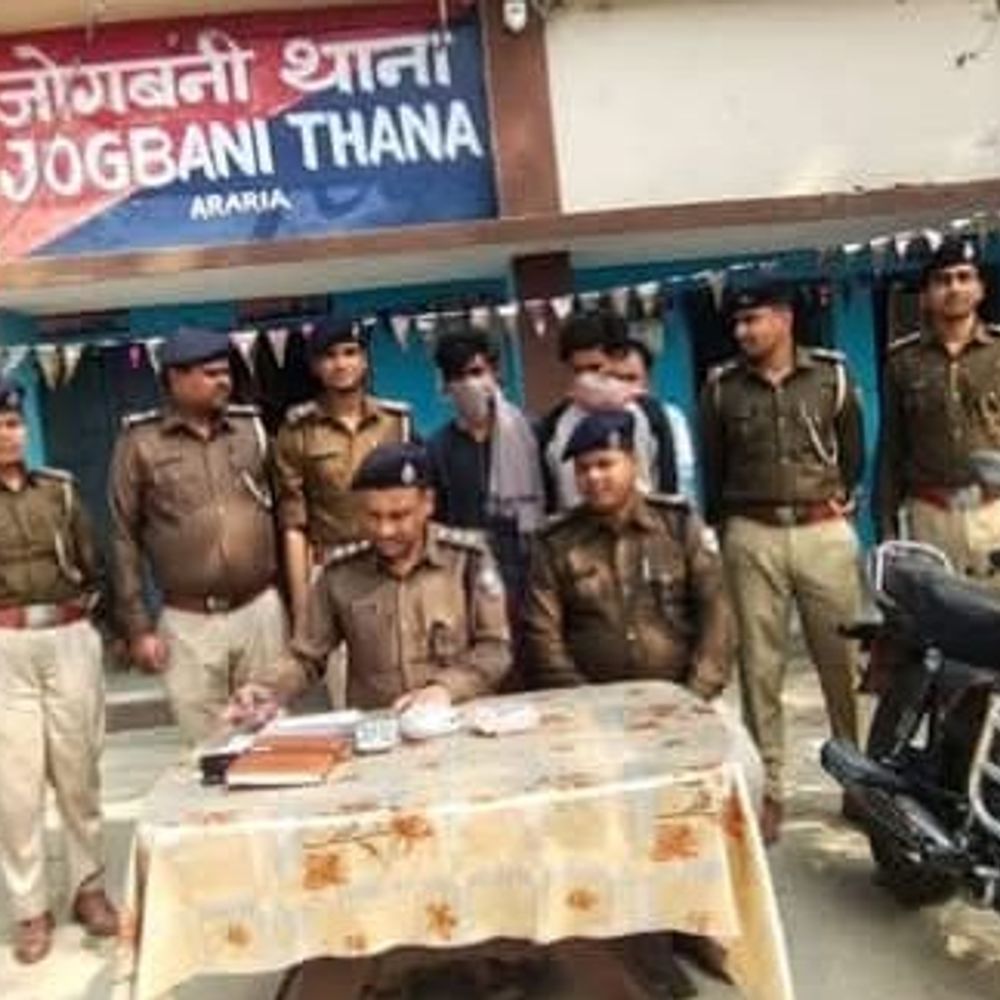 जोगबनी पुलिस ने 198.96 ग्राम स्मैक किया बरामद:अररिया में 2 तस्कर गिरफ्तार, बाइक-मोबाइल भी जब्त