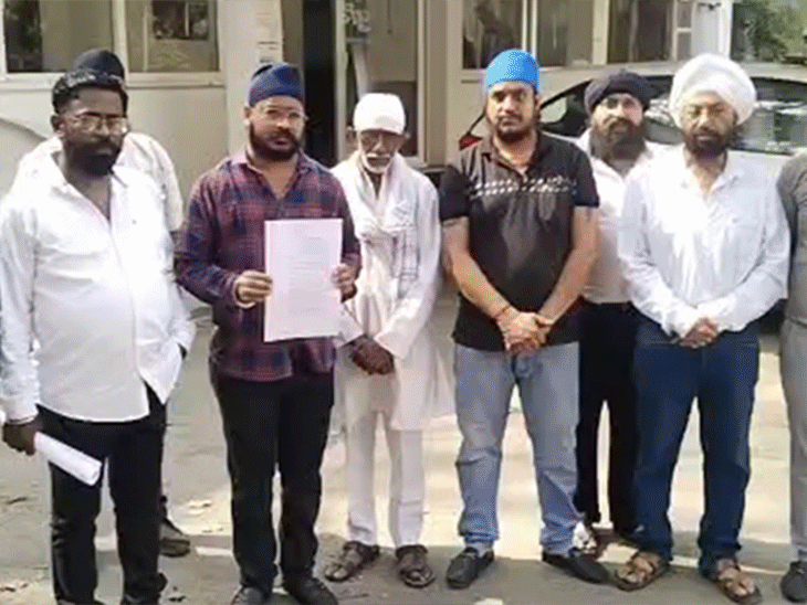 TI ने सिख युवक की दाढ़ी खींचकर पीटा:ढाबे से बिना नंबर प्लेट वाली बाइक ले गई पुलिस, जानकारी लेने पहुंचा संचालक तो बदसलूकी की