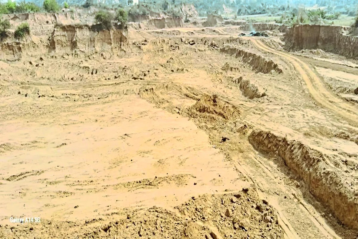 भिवाड़ी में सरकारी भूमि से मिट्टी की हो रही चोरी, जिम्मेदार बैठ हैं चुप…. पढ़े रोकच खबर ….