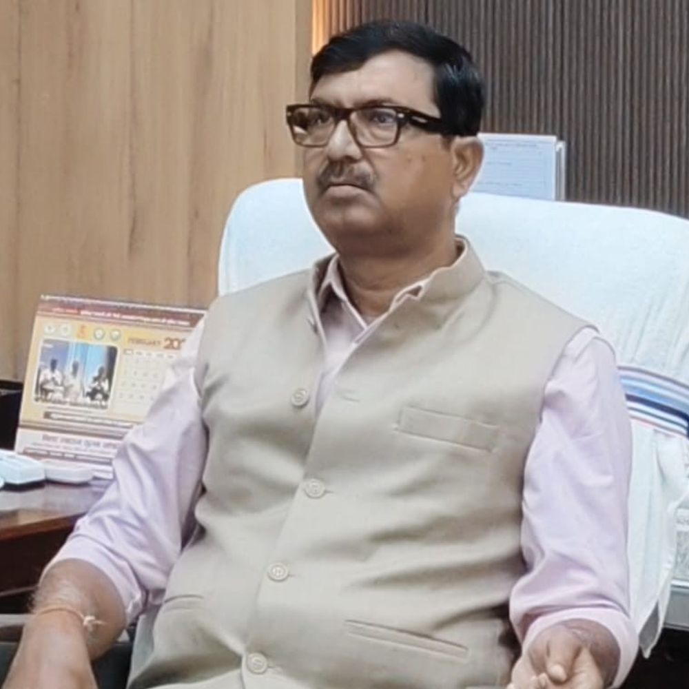 जमुई डीएम के नाम पर फर्जी सोशल मीडिया अकाउंट:लोगों से पैसे मांगने की कोशिश, प्रशासन ने जारी की चेतावनी