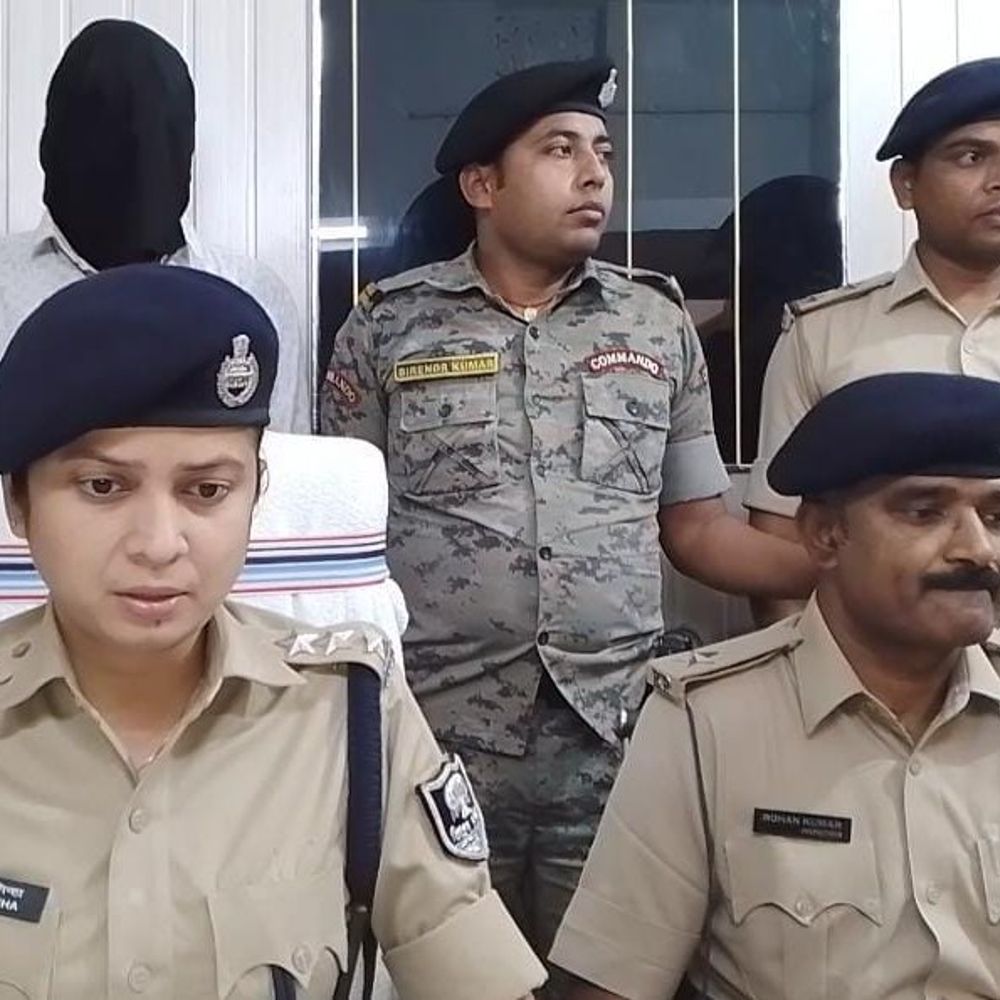 मुजफ्फरपुर में फरार बस संचालक गिरफ्तार:घर से बरामद हुआ था स्मैक, आपराधिक इतिहास खंगाल रही पुलिस