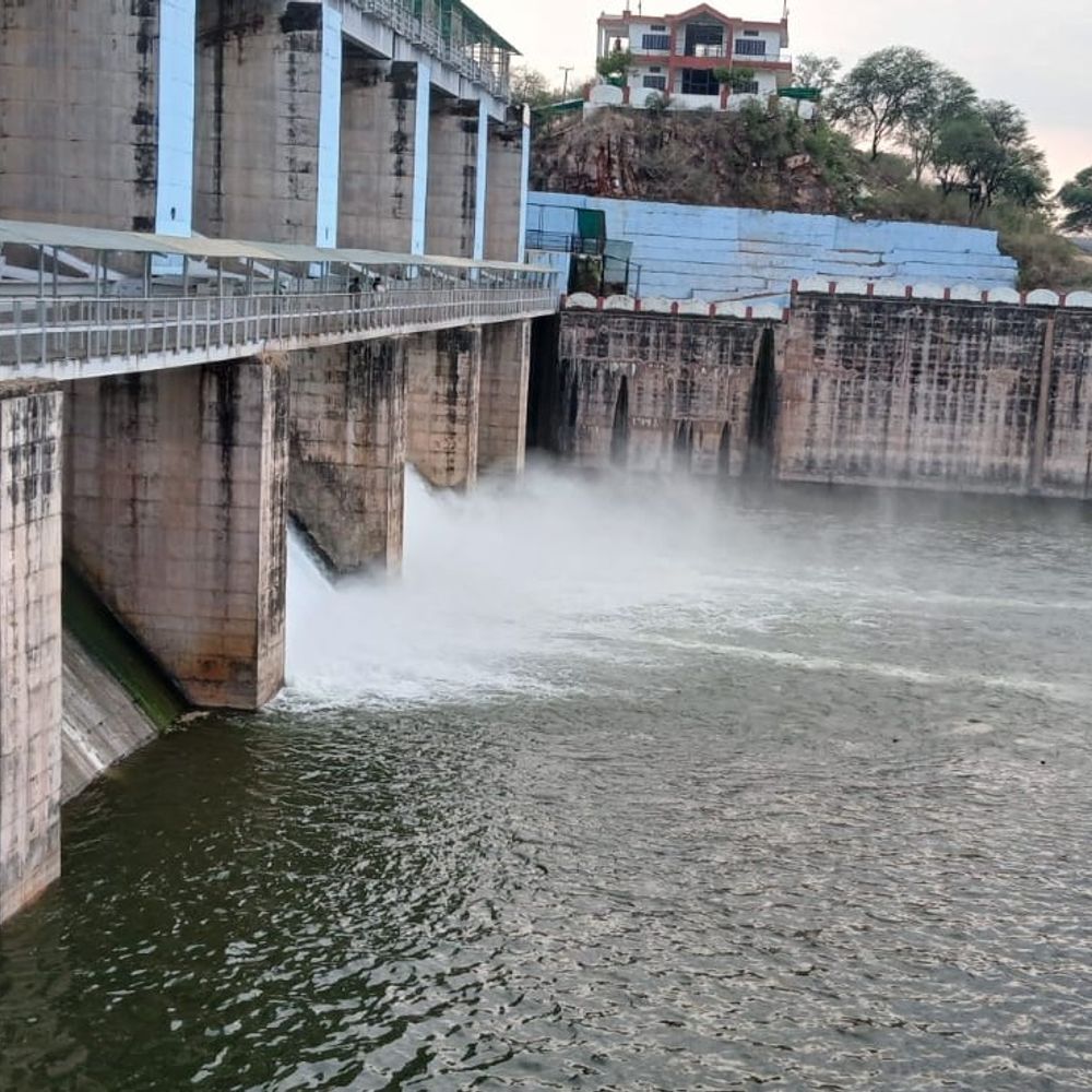 पांचना बांध से श्रीमहावीरजी मेले को पानी छोड़ा:गेट 3-4 खोलकर 250 क्यूसेक निकासी, 3 अप्रैल तक जारी रहेगी