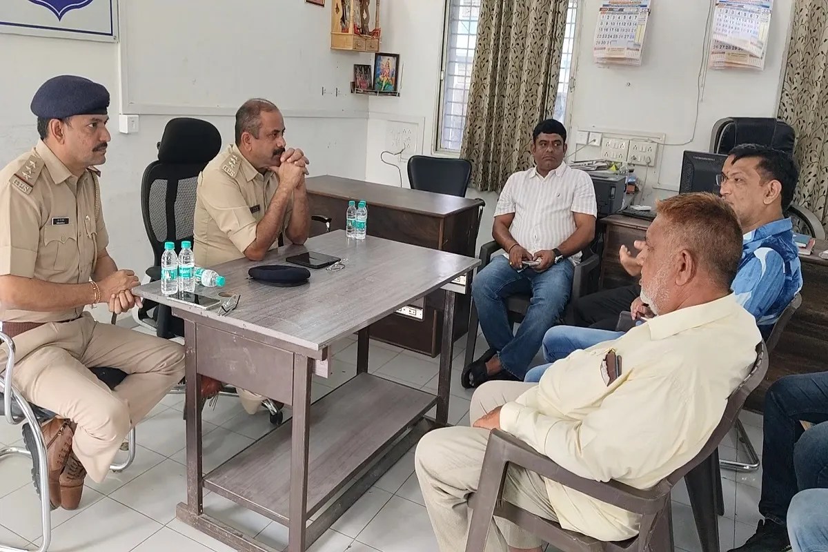 त्योहारों को शांतिपूर्ण और सौहार्दपूर्ण वातावरण में मनाने की अपील