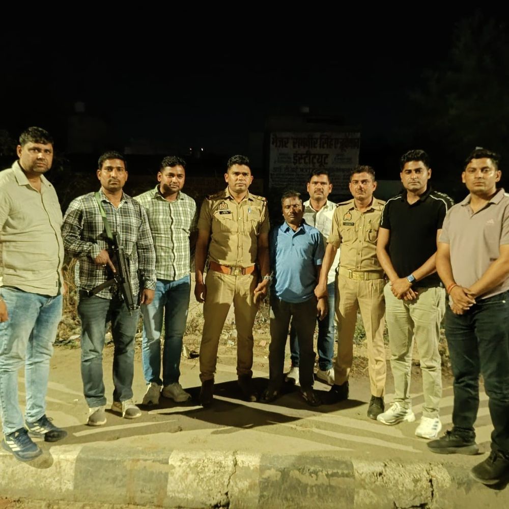 17 साल से फरार 25 हजार का इनामी डकैत गिरफ्तार:शिकोहाबाद पुलिस और एसओजी ने की कार्रवाई, डकैती की थी