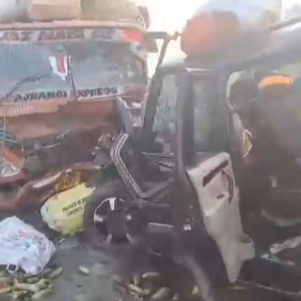 मधुबनी में हरियाणा के 5 लोगों की मौत:एक महिला भी शामिल, नेपाल-नॉर्थ ईस्ट घूमने जा रहे थे, ट्रक ने मारी टक्कर