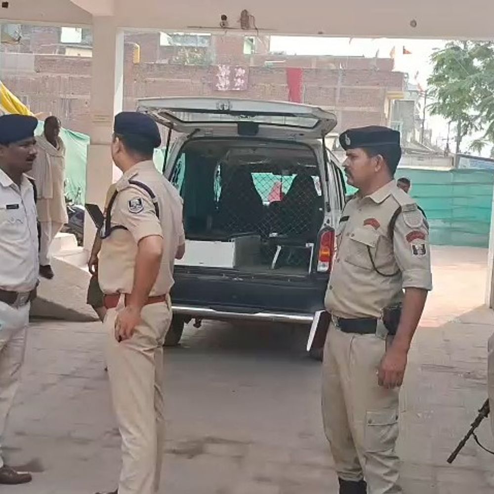 कैमूर में पत्नी के सामने गोली मारकर युवक की हत्या:मायके जाने के लिए ऑटो में बैठाने गया था, गांव के दबंग ने की 5 राउंड फायरिंग