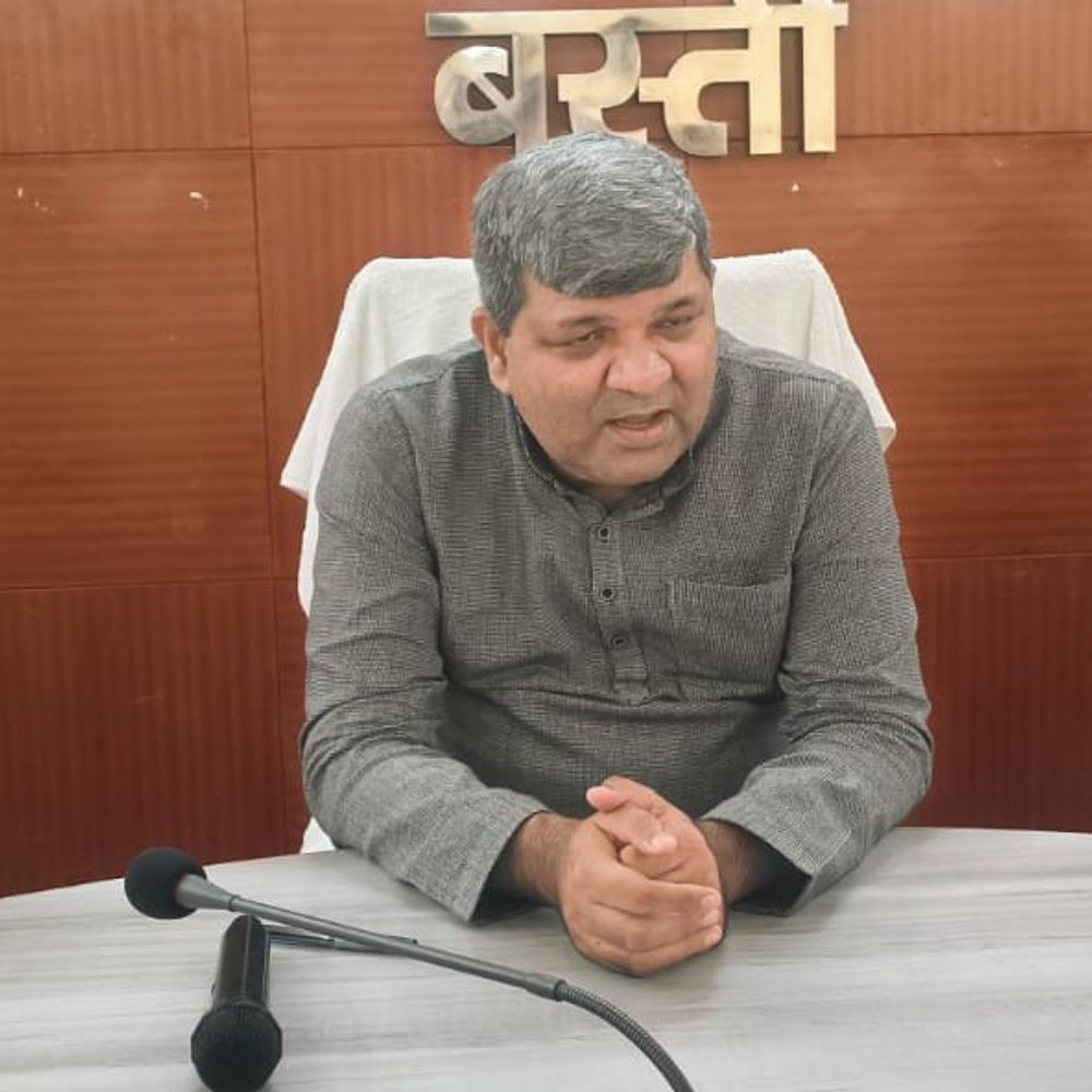 प्रभारी मंत्री ने बस्ती में की समीक्षा:कहा- विकास और कानून व्यवस्था में सुधार की हर संभावना पर होगा काम