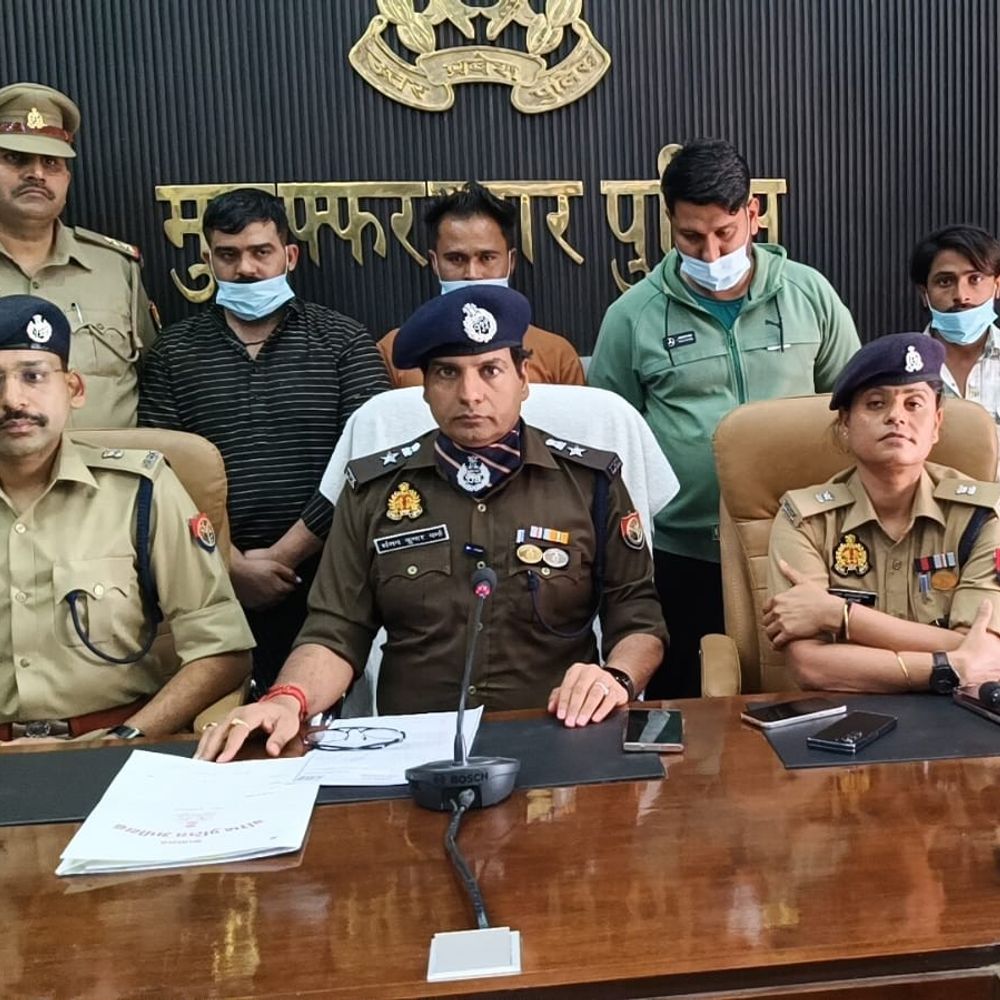 मुजफ्फरनगर में अवैध हथियार तस्करी करने वाले 4 गिरफ्तार:7 पिस्टल समेत 10 हथियार बरामद, 15 हजार का इनामी गौकश को पकड़ा