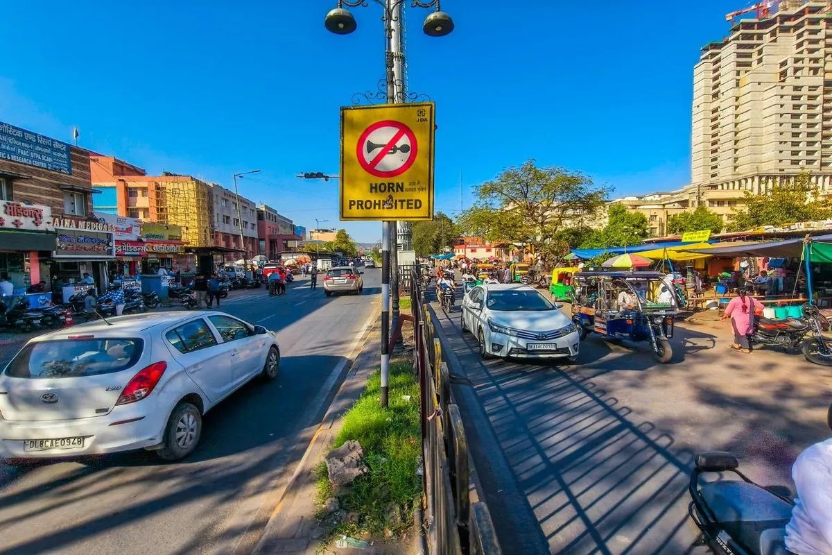 नाम के रह गए शांत क्षेत्र, 70 डेसिबल तक पहुंचा शोर… न दिन में चैन, न रात में आराम