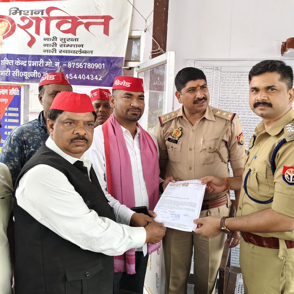 कनिष्ठ सहायक पर आपत्तिजनक टिप्पणी का आरोप:सुल्तानपुर में मुलायम सिंह यूथ ब्रिगेड ने सीओ सिटी से की कार्रवाई की मांग