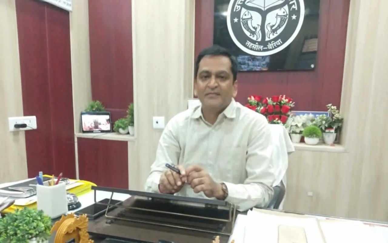 Ballia News: एसडीएम का अंगूठा लगा हुआ छुट्टी का आवेदन पत्र वायरल, डीएम ने पद से हटा कर भेजा छुट्टी पर