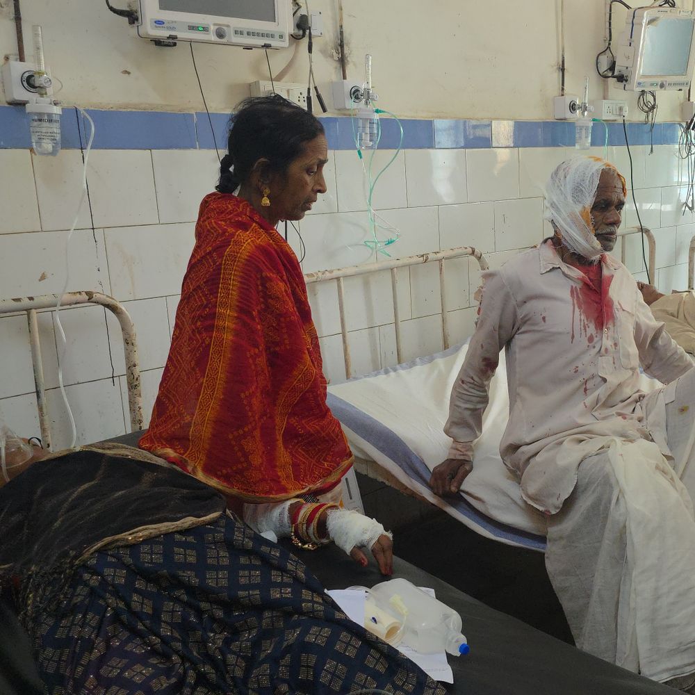 औरंगाबाद में अनियंत्रित होकर पलटा सवारियों से भरा ऑटो:महिला, बच्चों समेत एक परिवार के 5 लोग घायल, शादी समारोह से लौट रहे थे